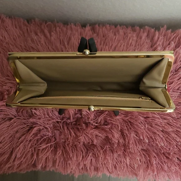 50s - 60s VINTAGE CLASSIC RED CLUTCH PURSE IN PERFECT CONDITION - Picture 3 of 4